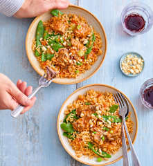 Curry thaï de bœuf, pois gourmands et riz