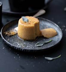 Mini Soufflé di patate dolci e formaggio con burro e salvia