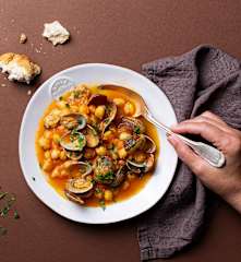 Garbanzos con almejas para dos