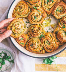 Kouign-amann à l'ail et au parmesan