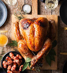 Pavo con relleno cremoso de panceta, limón y hierbas