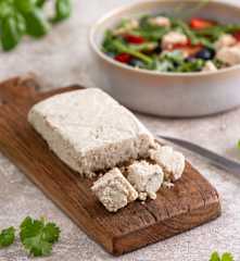 Wegański ziołowy „ser” à la feta