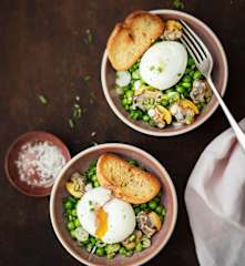 Œuf mollet aux palourdes et petits pois