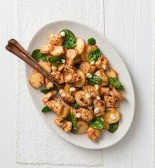 Red pesto chicken salad