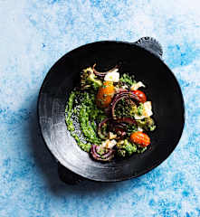 Ψητό μπρόκολο με πέστο ρόκας και λεμόνι