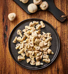 Champignons de Paris en quartiers vapeur (200-300 g)