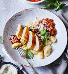 Hähnchenbrust mit Gnocchi und mediterranem Gemüse