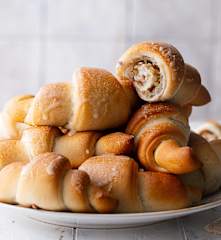 Cuernitos veganos con relleno de frutos secos