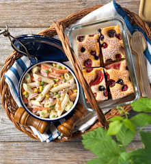 Fürs Picknick: Gemüse-Nudel-Salat und Beeren-Öl-Kuchen