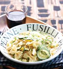 Farfalle com curgete e limão