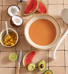 Sopa fria de melancia com ananás