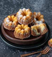 Mini triple layer bundts