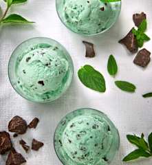 Helado de menta y chocolate