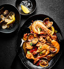 Estofado de mariscos y cerdo