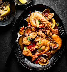 Tocăniță de fructe de mare și porc