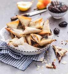 Samoussas aux pruneaux, poire et chocolat