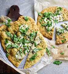 Piza com azeite de ervas aromáticas e burrata