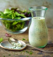 Saure-Sahne-Vinaigrette