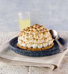 Limoncello-Eisbomben auf Pistazienkeksen