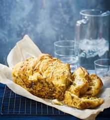 Pain feuilleté au pesto de fanes