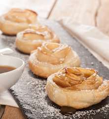 Rosa de hojaldre y manzana