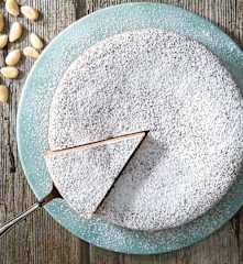 Torta di albumi e cioccolato