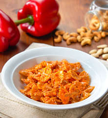 Farfalle integrali alla crema di peperoni (vegan)