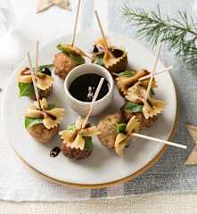 Pincho de albóndiga con farfalle