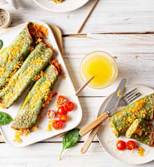 Crêpes de espinaca con jamón y queso