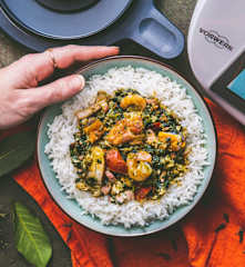 Ragoût aux épinards, au porc et au poisson fumé