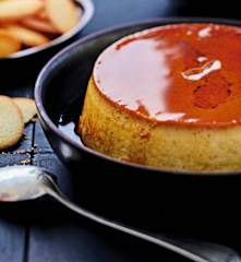 Crème renversée au caramel, langues-de-chat