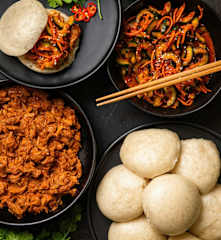 Korean pulled pork buns with pickled salad (Skinnymixers)