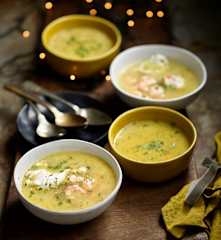 Sopa alentejana com camarão e ovo escalfado