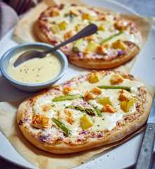 Rahmfladen mit Hähnchen, Spargel und Hollandaise