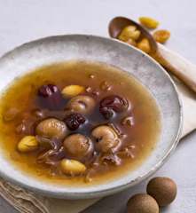 桂圆白果银耳糖水