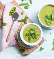 Zupa krem z cukinii i mięty z młodym groszkiem