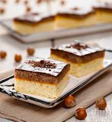 Ořechové řezy (Haselsskuchen)