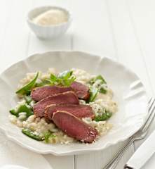Risotto mit Kaiserschoten und Lammrücken-Medaillons