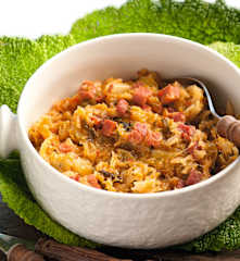 Repollo con calabacín, pimiento y jamón