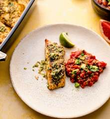 Saumon épicé à la cubaine avec salsa tomate-avocat