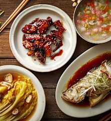 糖醋排骨/海鲜羹/清蒸鲈鱼/菌菇娃娃菜