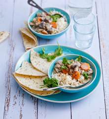 Curry indien de champignons de Paris au lait de coco et wraps