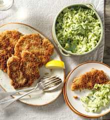 Haferflockenschnitzel mit Eisbergsalat