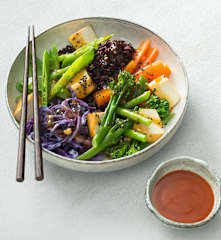 Sticky Sriracha tofu bowl