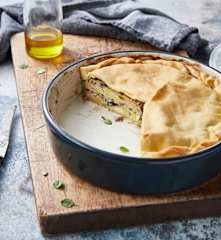 Tourte pommes de terre, poireaux, champignons et lardons