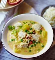 Putencurry mit Blumenkohl-Couscous