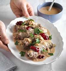 Rindsrouladen mit Eierschwammerl-Frischkäsefüllung