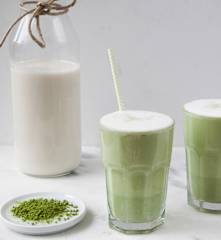 Lait d'amandes au thé matcha