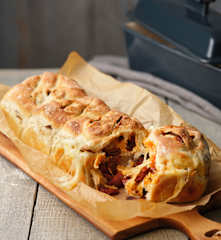 Chorizo, Mozzarella and Sun-dried Tomato Pull-apart Bread
