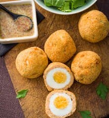 Huevos escoceses con salmón (Scotch eggs)
